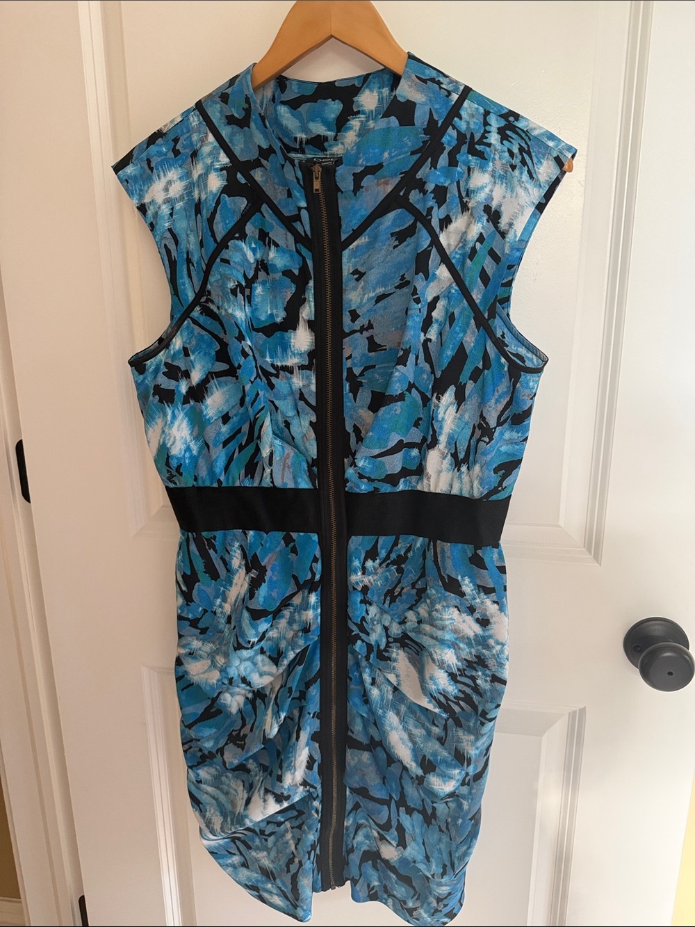 bebe Blue and Black Abstract Zip-Front Dress